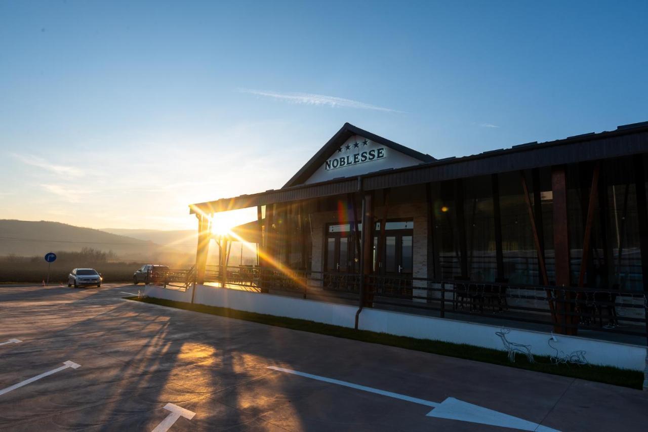 Complex Noblesse Hotel Vaslui Exterior foto